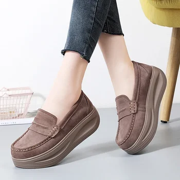 Нов плюс размер люлеещи се обувки маратонки клинове ежедневни обувки жени мека подметка приплъзване на платформа нехлъзгащи се обувки за бягане Zapatos Mujer