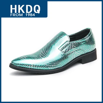 HKDQ Луксозни блестящи лачени обувки Мъжка мода Зелена елегантна мъжка рокля обувки Социални заострени пръсти Приплъзване на мъжки официални обувки